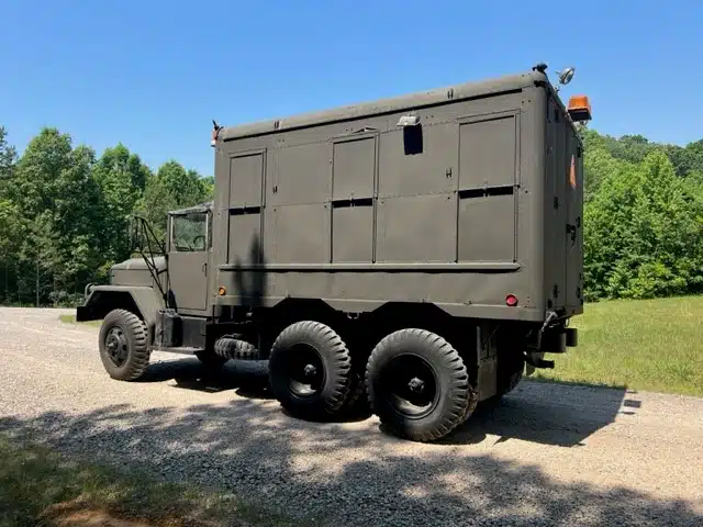 1966 M109A3 Jeep Kaiser - Image 4