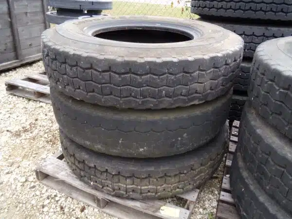 Goodyear G285 11.00R24 M916 Tires - USED