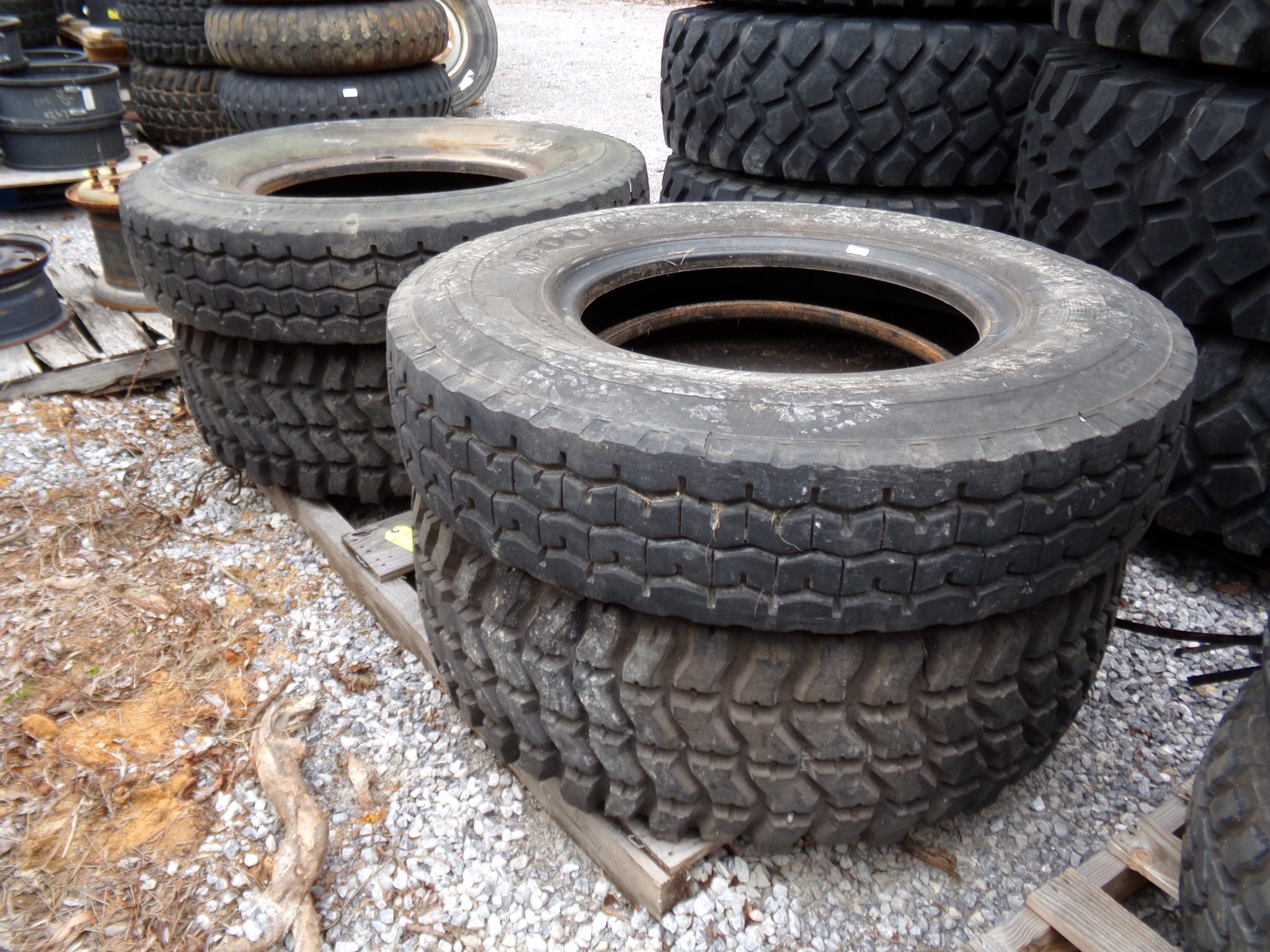 Goodyear MV/T 395×20 Tires – Military Truck Depot