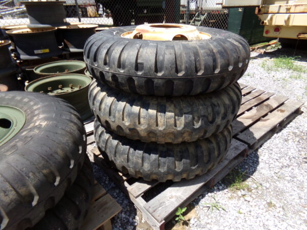 Titan T-Hawk 373, 11.00-20 5 Ton Tires & 10 Lug Wheels - Image 2