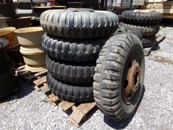 Mixed Branded 900 Tires & 6 Lug Wheels