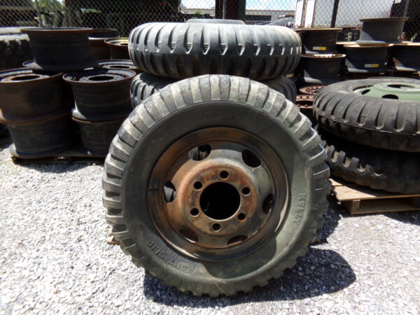 Mixed Branded 900 Tires & 6 Lug Wheels - Image 2