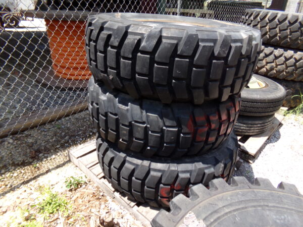 Michelin X G-20 Piloted XL 15.5/8R20 Tires