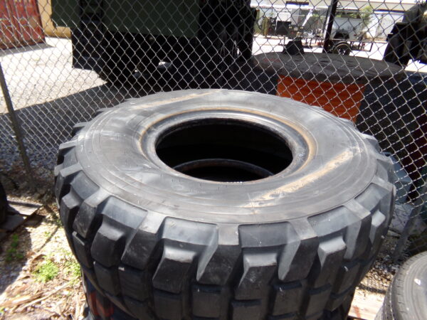Michelin X G-20 Piloted XL 15.5/8R20 Tires - Image 2