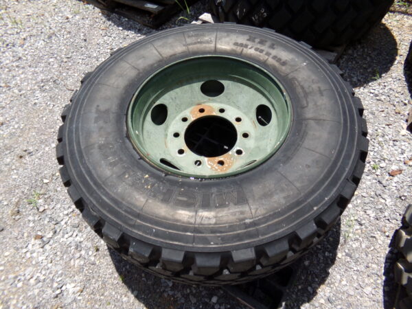 Michelin XZL 425/65R22.5 Tire with 10 Lug Wheel