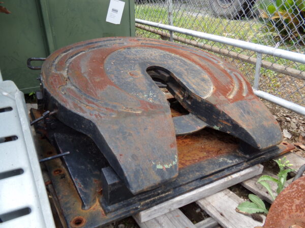 Holland 5th Wheel Assembly - Image 2