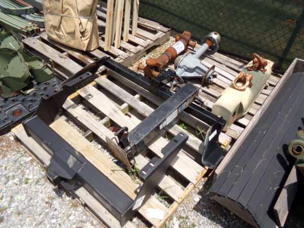 Assorted Vehicle Tow Parts - Image 4